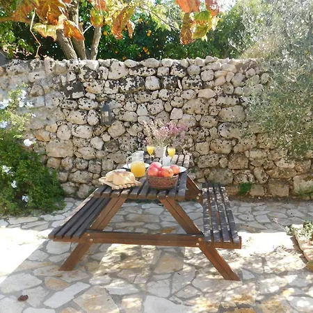 Adonino Residence-the House Of Pomegranates Case de vacanță