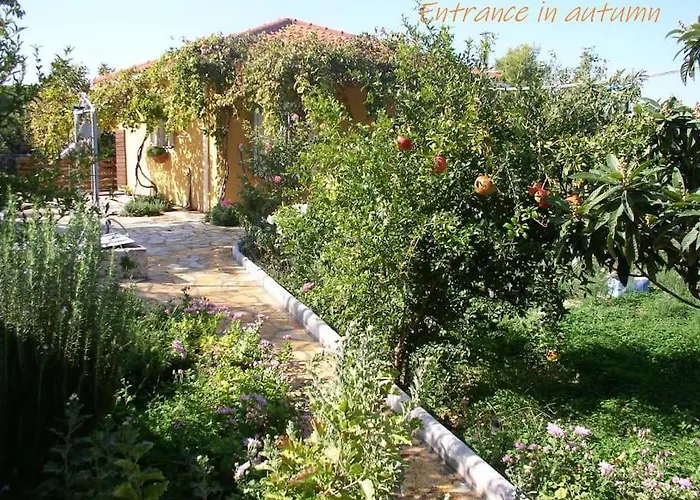 Adonino Residence-the House Of Pomegranates Дом отдыха Lakithra