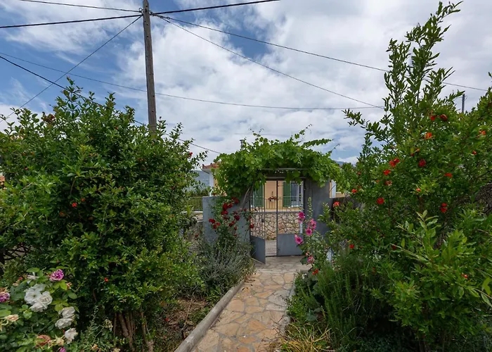Adonino Residence-the House Of Pomegranates Дом отдыха