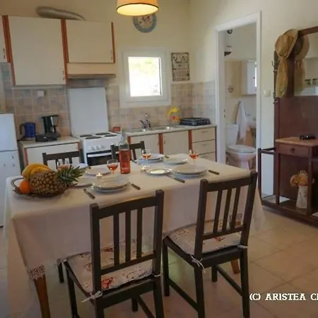 別荘 Adonino Residence-the House Of Pomegranates Lakíthra
