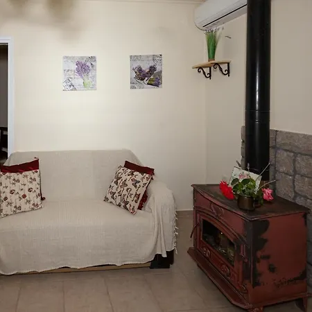 別荘 Adonino Residence-the House Of Pomegranates Lakíthra